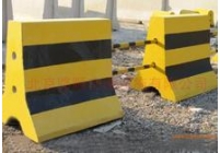 公路隔离墩