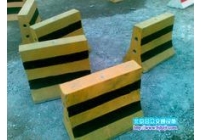 公路隔离墩