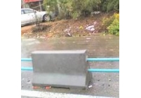 公路隔离墩